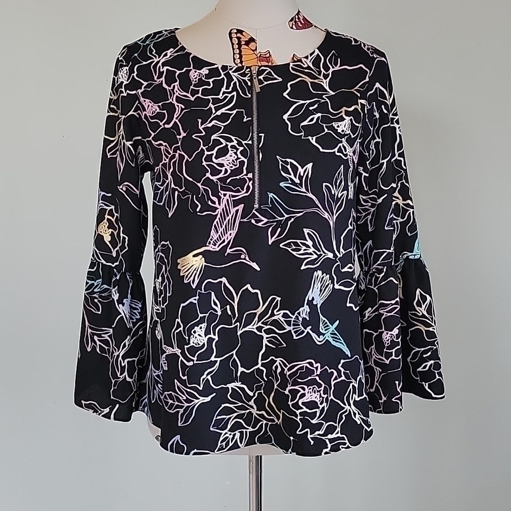 Apt 9 Bell Sleeved Top. Black With Iridescent Humming Birds Flowers. Size XS.